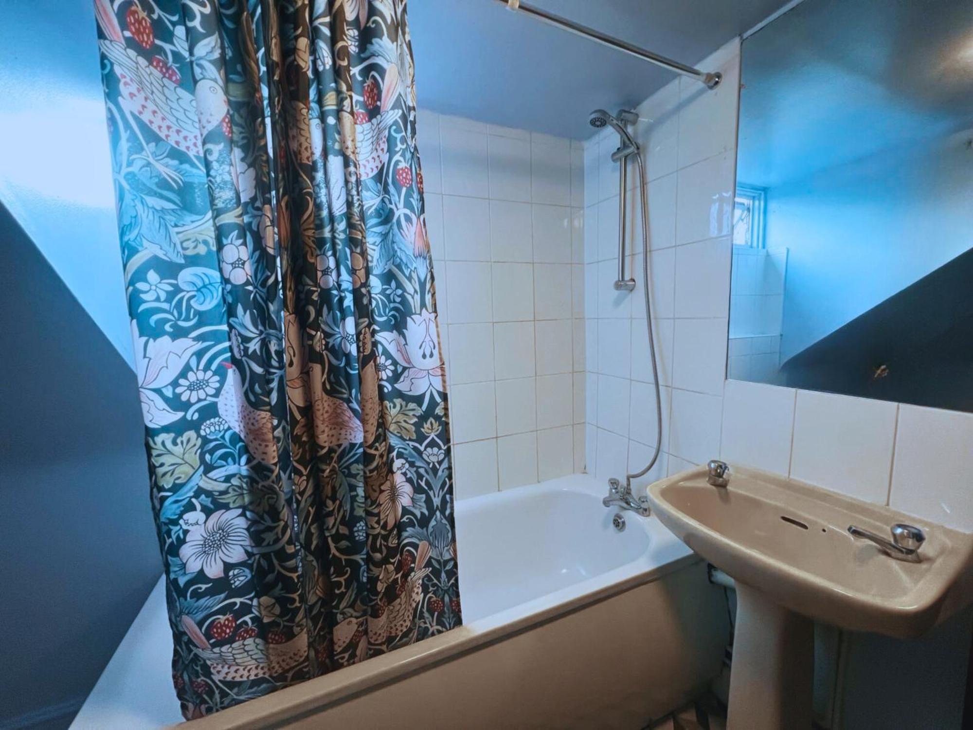 Helen'S Hotel Near Wembley London Bagian luar foto
