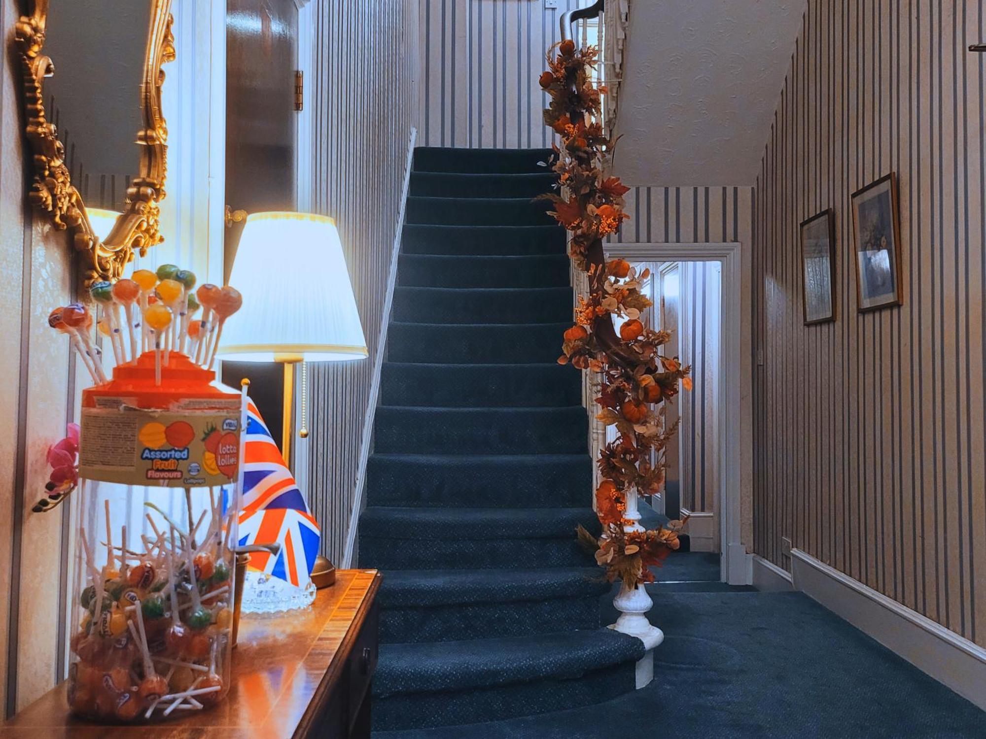 Helen'S Hotel Near Wembley London Bagian luar foto
