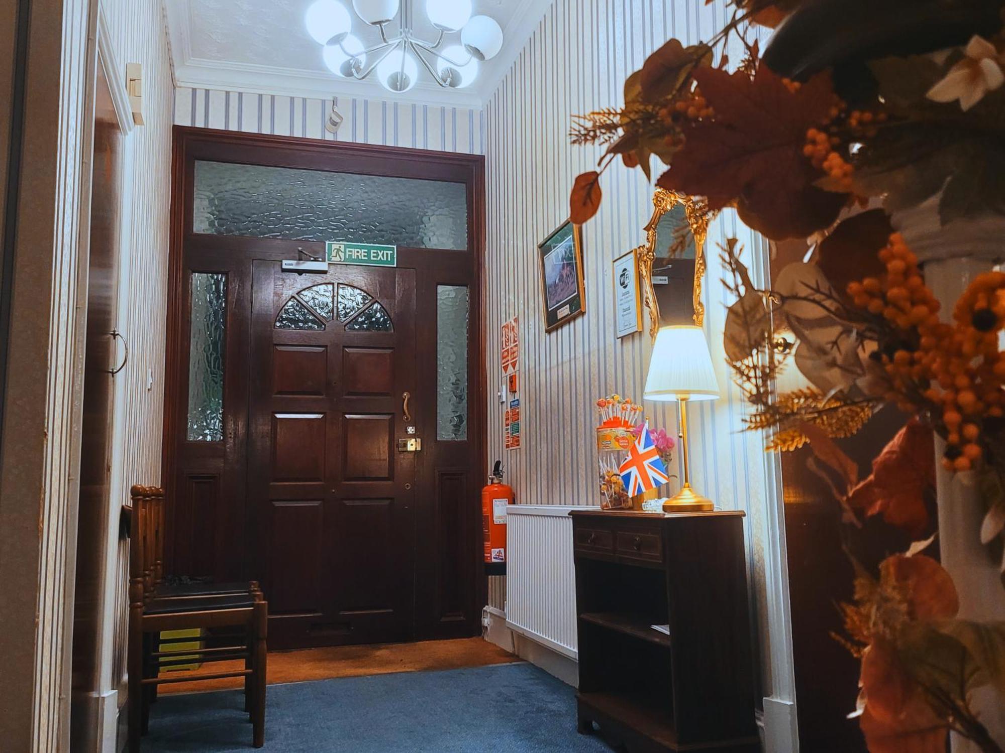 Helen'S Hotel Near Wembley London Bagian luar foto