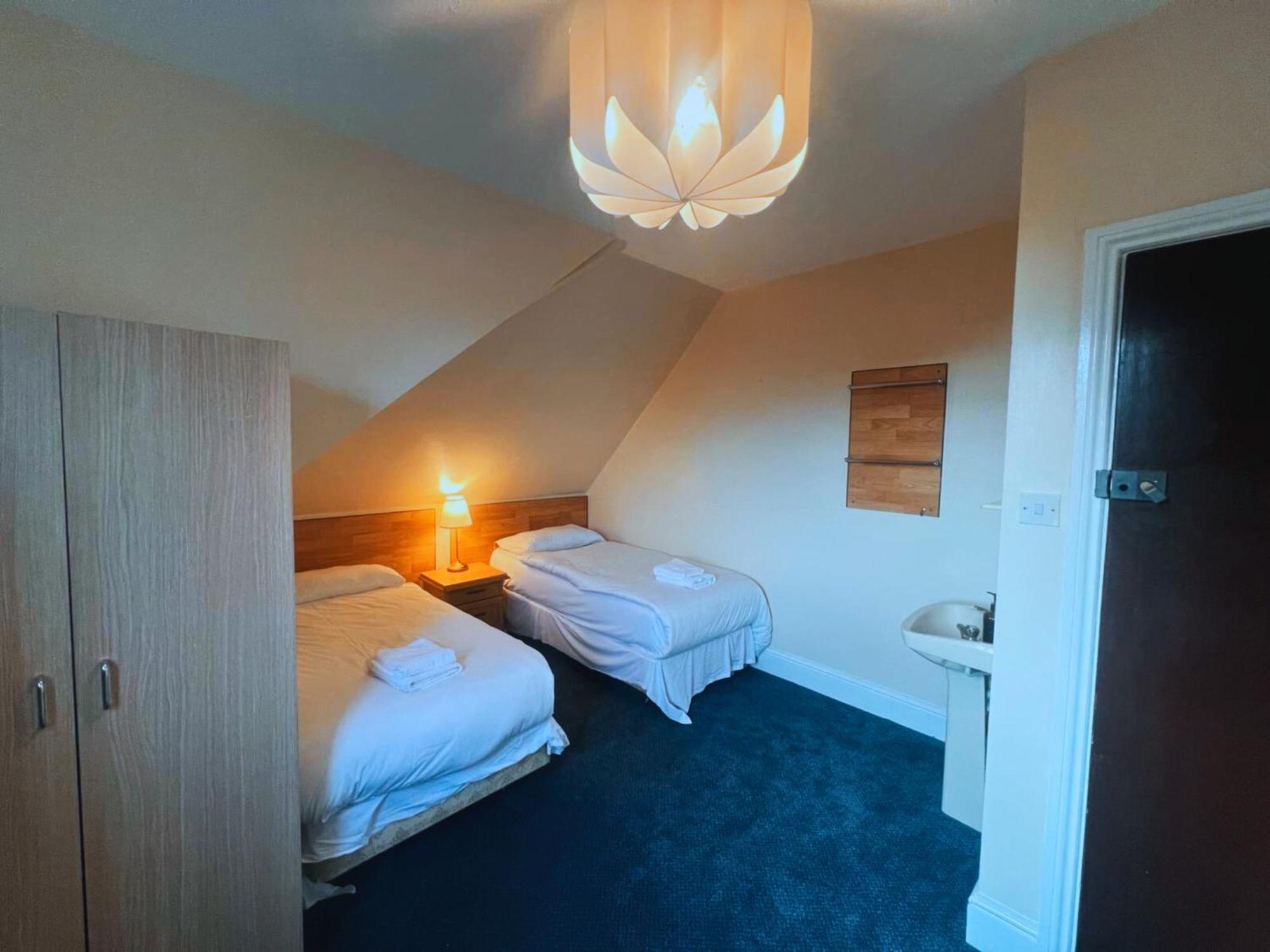 Helen'S Hotel Near Wembley London Bagian luar foto