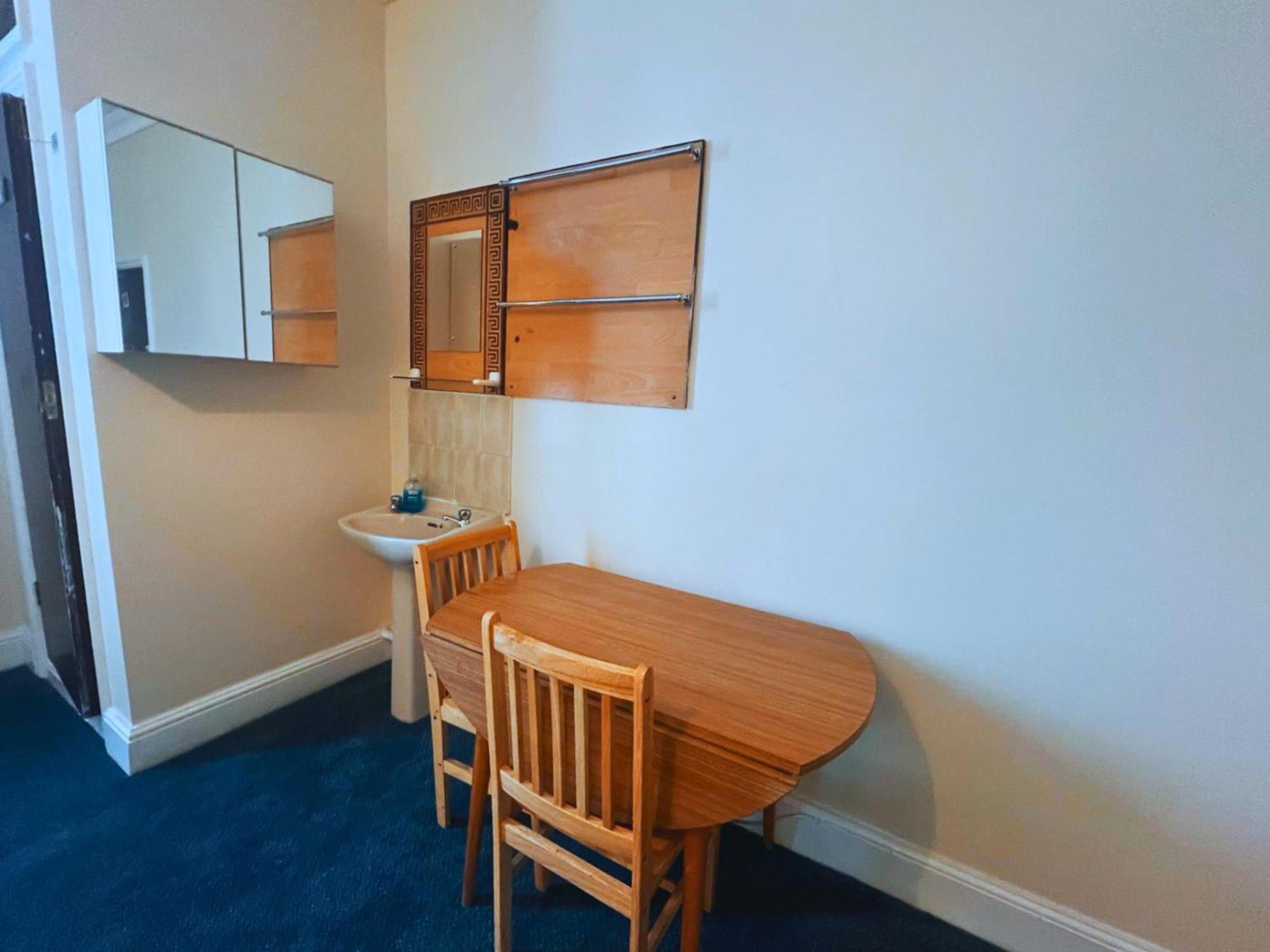 Helen'S Hotel Near Wembley London Bagian luar foto